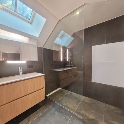 Glazen douchewand tot plafond | RVS