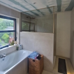 Glazen douchewand tot plafond | Brons